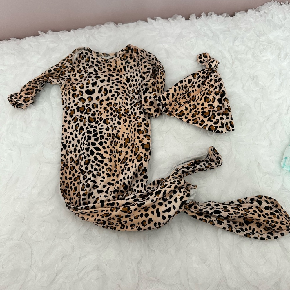 Leopard sleeper with hat